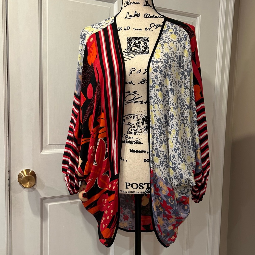 Anna & Ava Kimono Topper - Picture 4 of 12